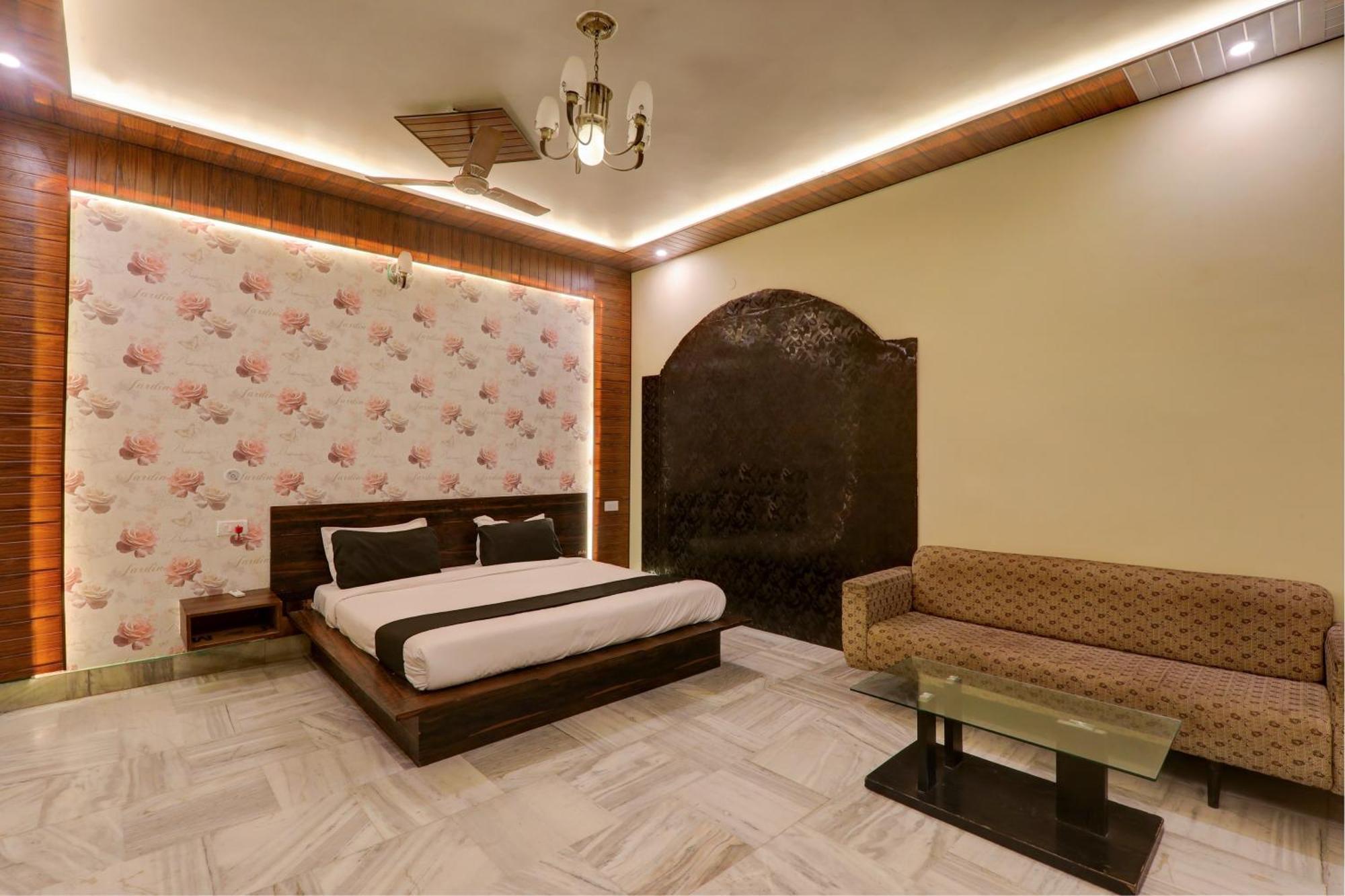 Hotel O Flagship Adbhut Moment Hotel Varanasi Esterno foto