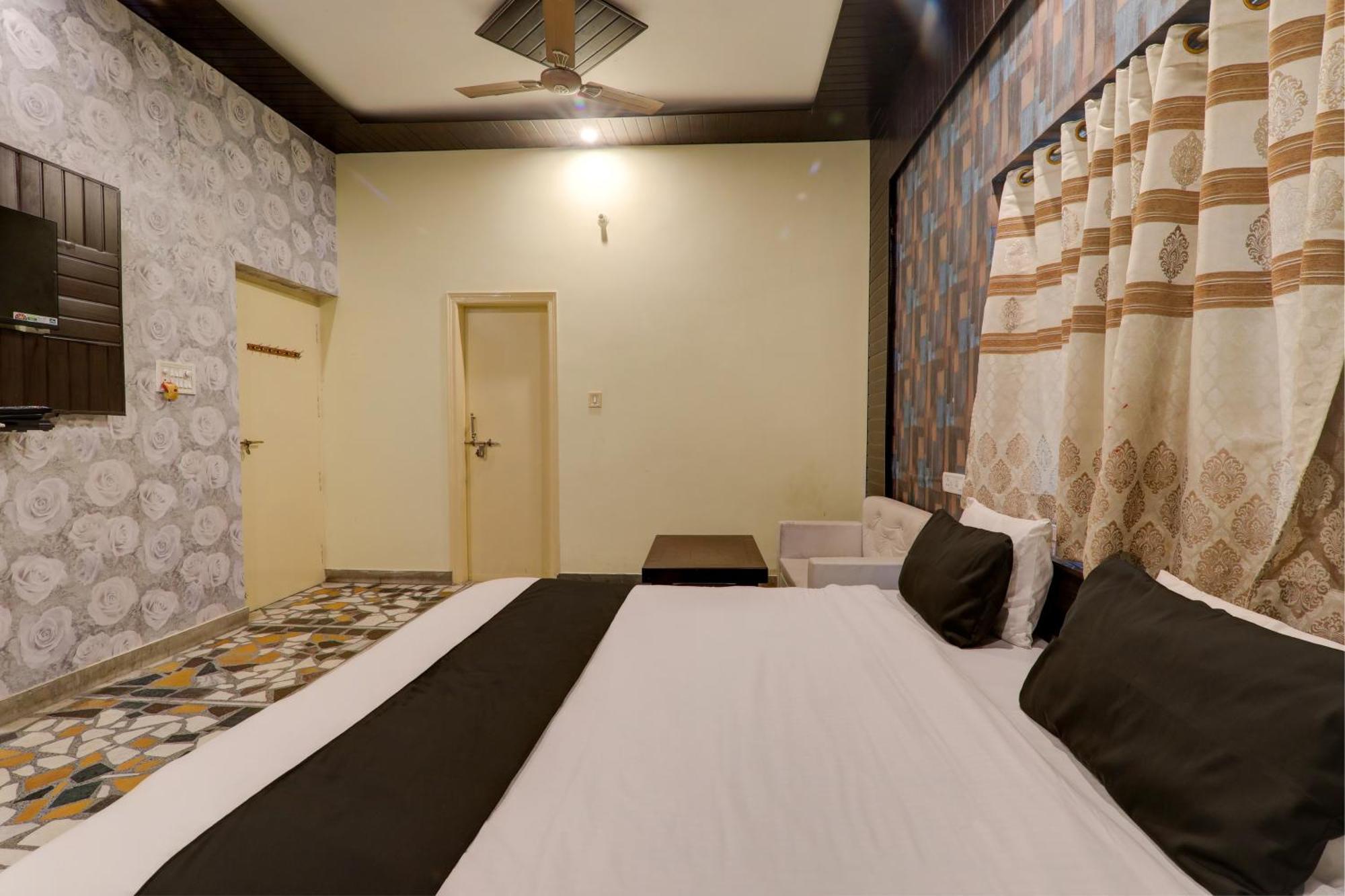 Hotel O Flagship Adbhut Moment Hotel Varanasi Esterno foto