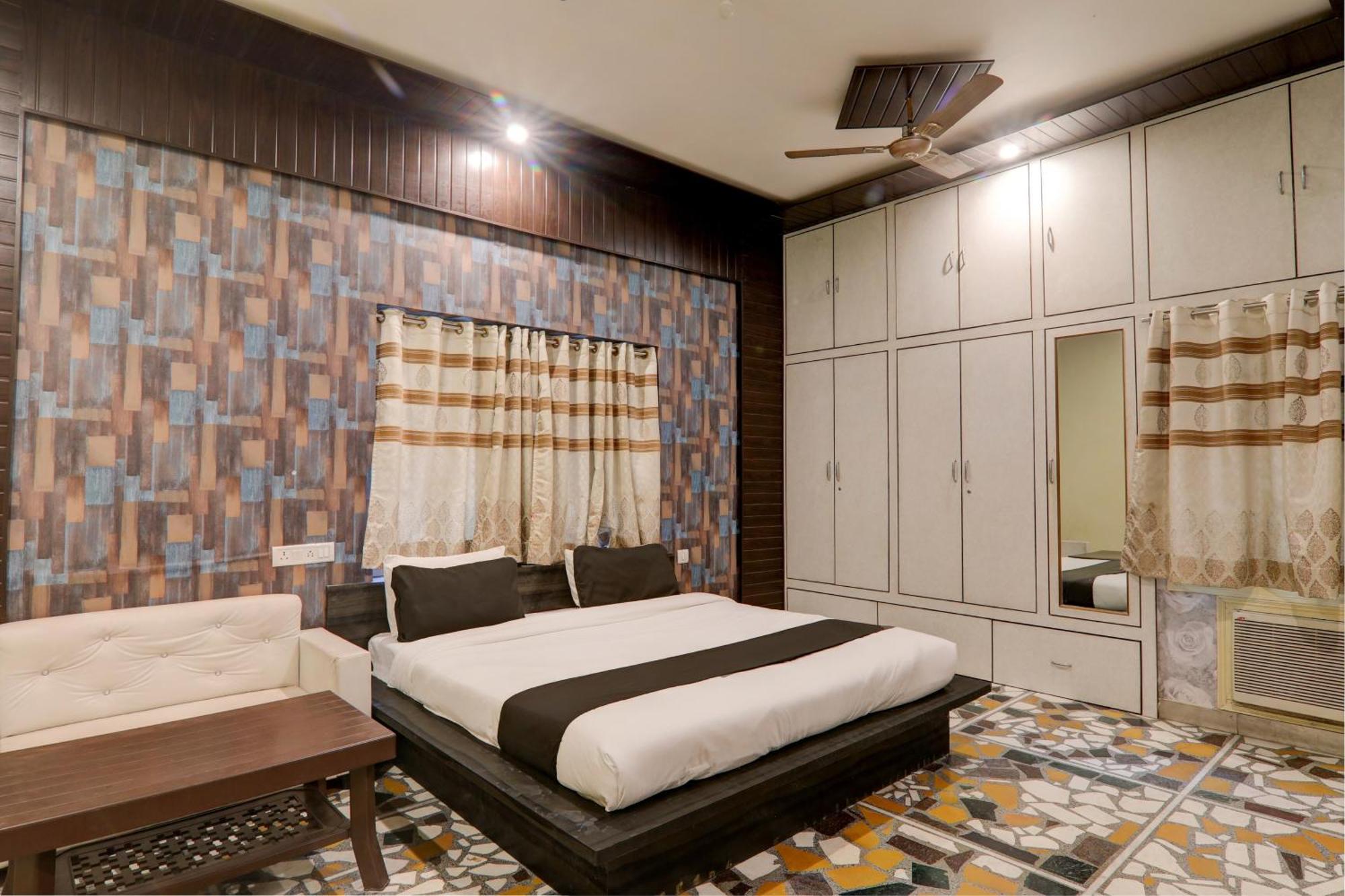Hotel O Flagship Adbhut Moment Hotel Varanasi Esterno foto