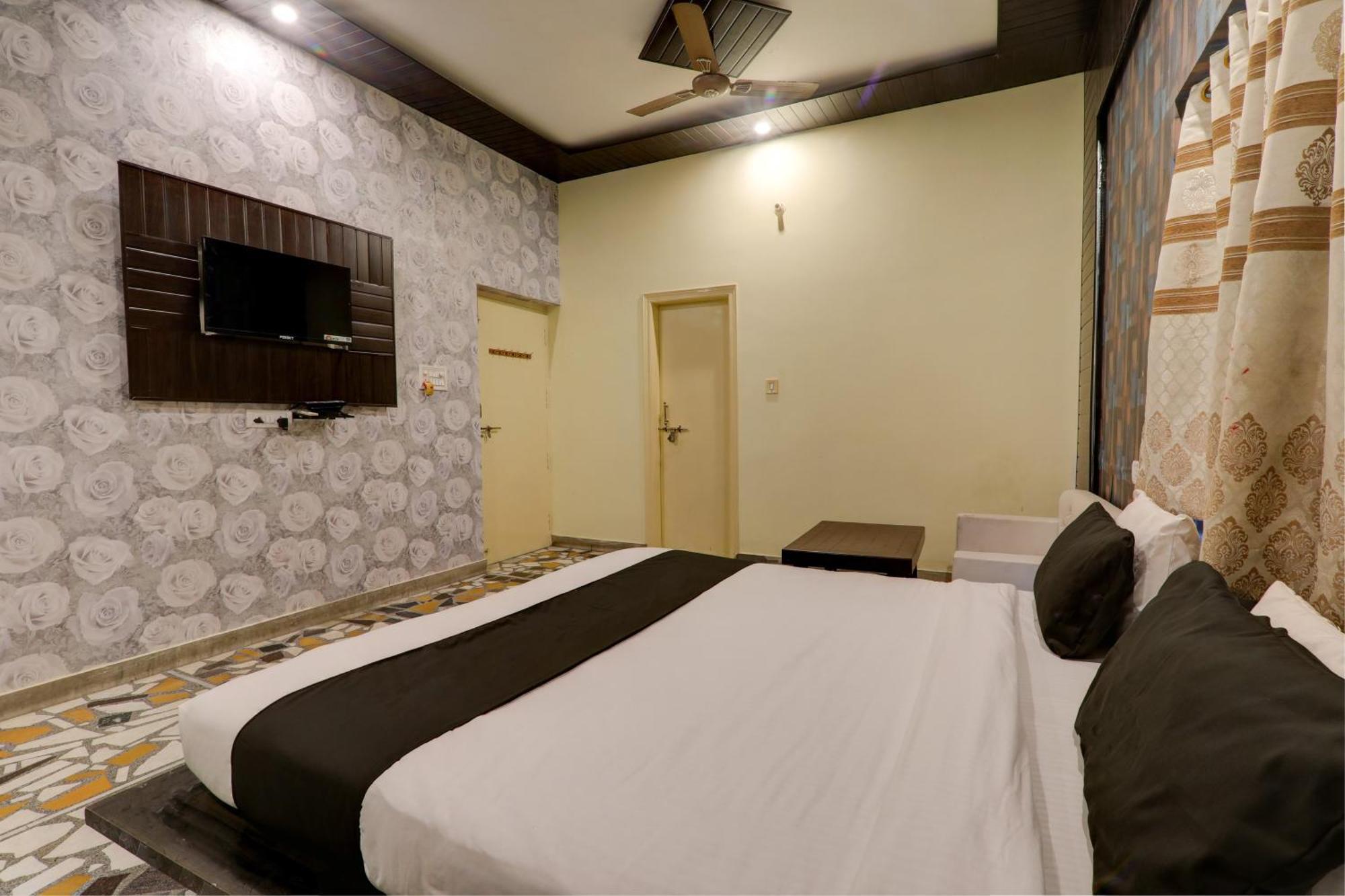 Hotel O Flagship Adbhut Moment Hotel Varanasi Esterno foto