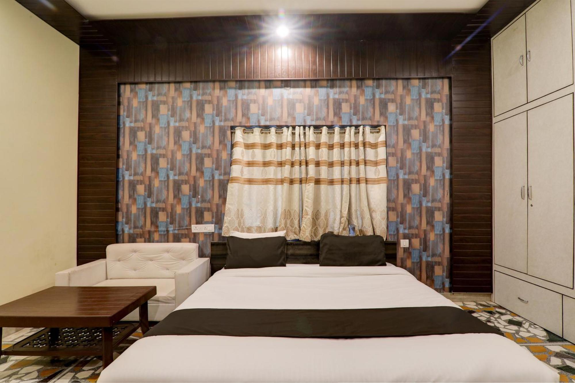 Hotel O Flagship Adbhut Moment Hotel Varanasi Esterno foto